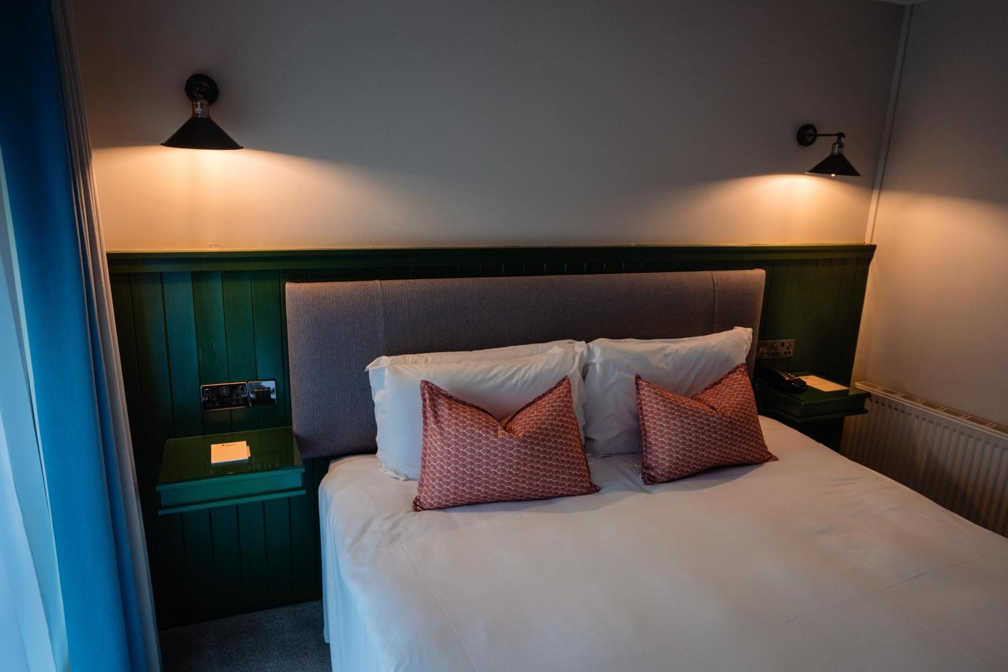 Mcgrory'S Hotel 卡尔达夫 外观 照片