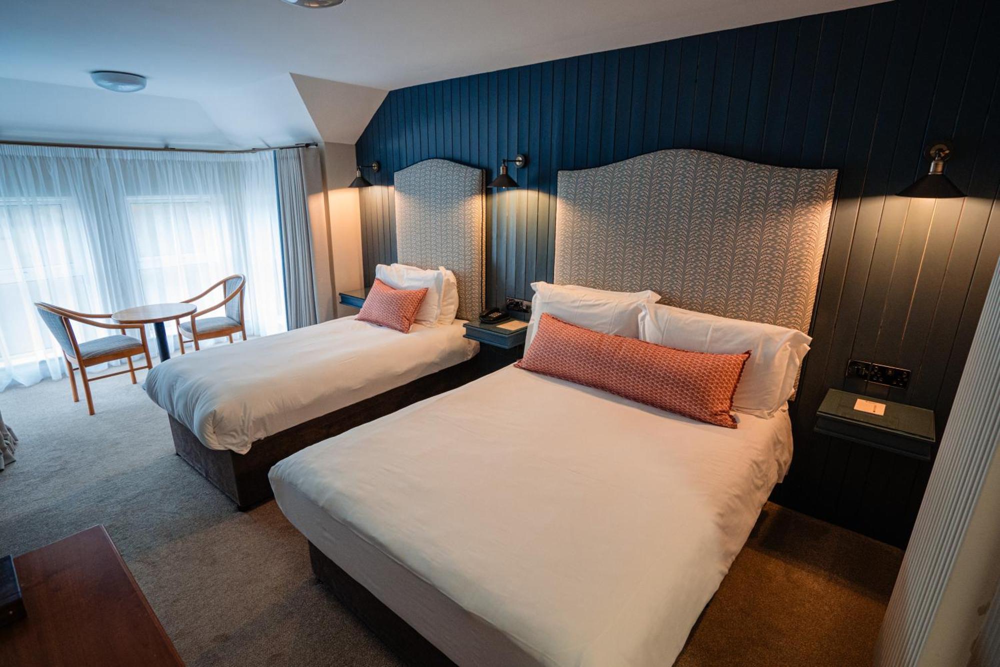 Mcgrory'S Hotel 卡尔达夫 外观 照片