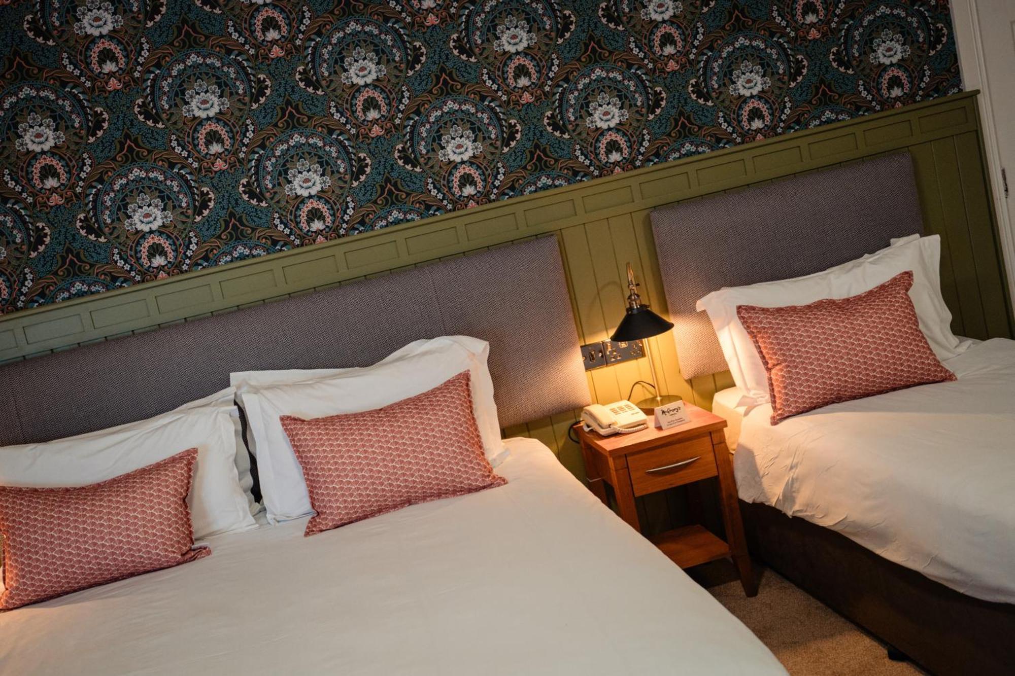 Mcgrory'S Hotel 卡尔达夫 外观 照片